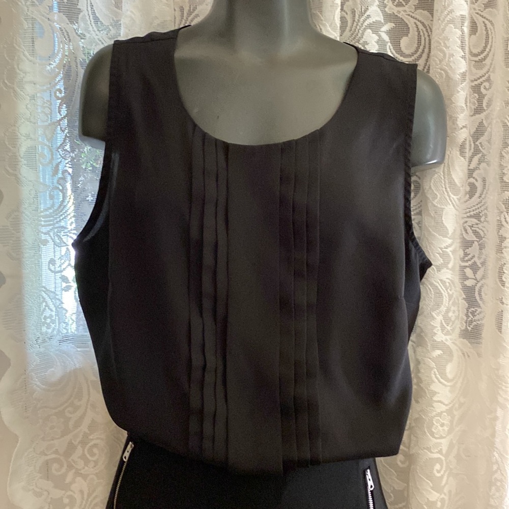 Merona sleeveless top size large